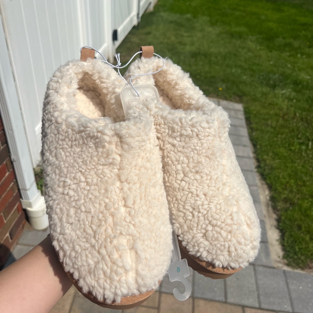 Auden Cream Fuzzy Slippers